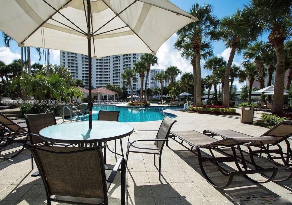 For Rent: $2,950 (2 beds, 2 baths, 1302 Square Feet)