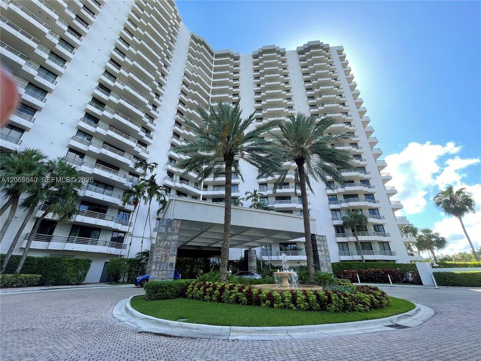 For Rent: $2,950 (2 beds, 2 baths, 1302 Square Feet)