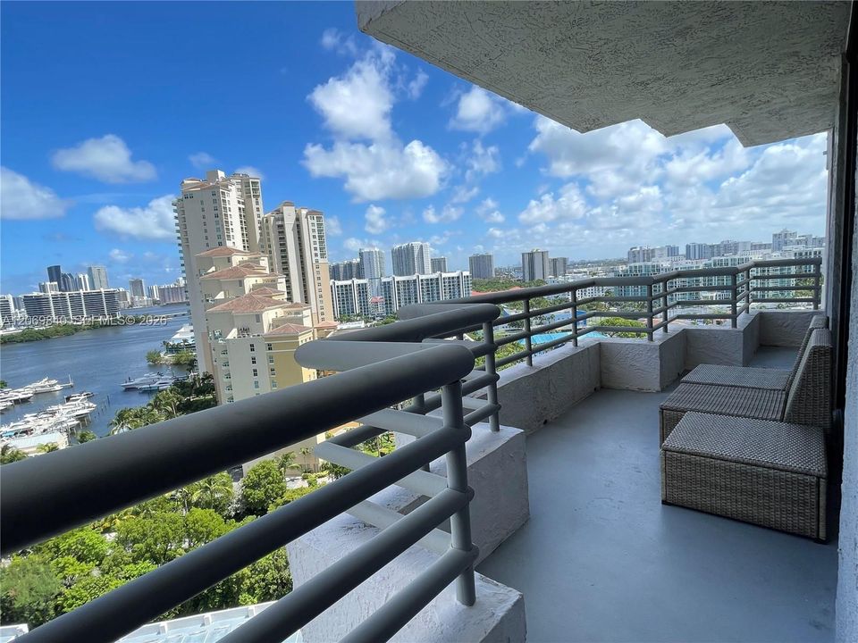 For Rent: $2,950 (2 beds, 2 baths, 1302 Square Feet)