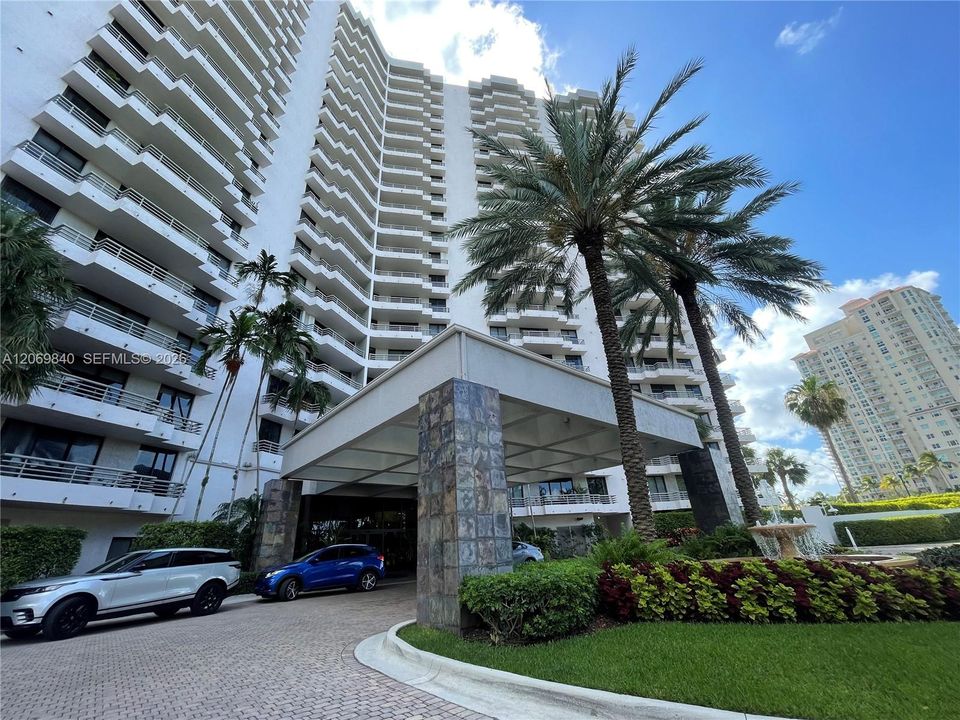 For Rent: $2,950 (2 beds, 2 baths, 1302 Square Feet)