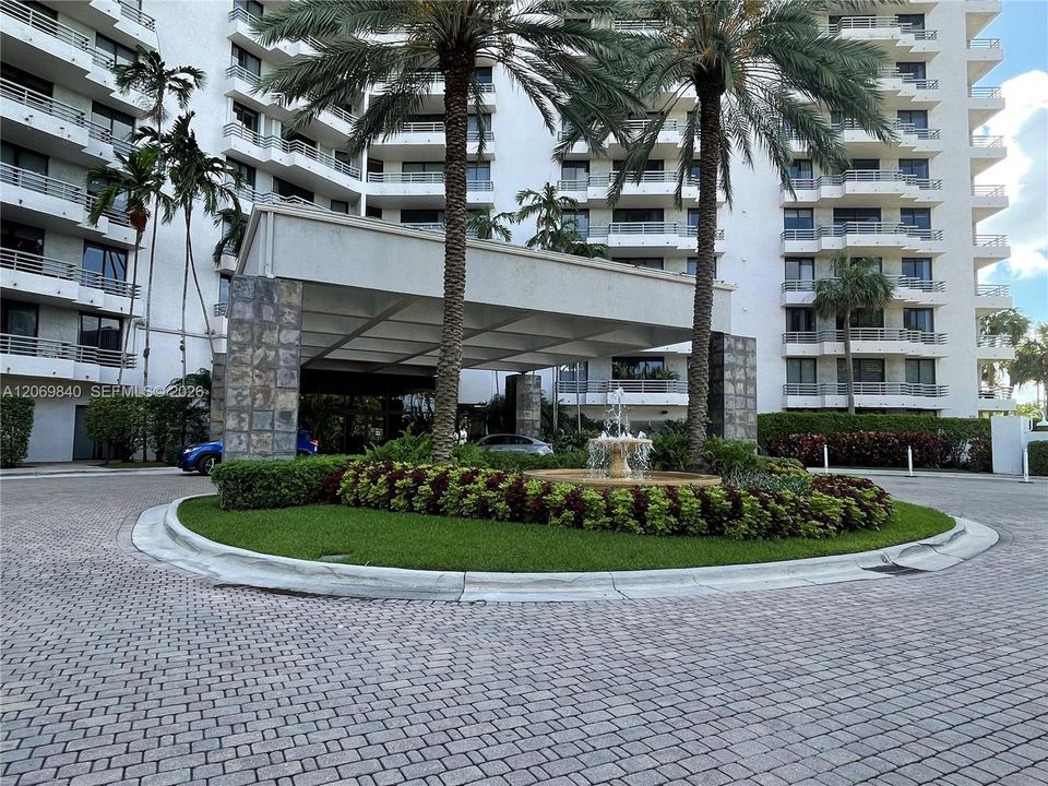 For Rent: $2,950 (2 beds, 2 baths, 1302 Square Feet)