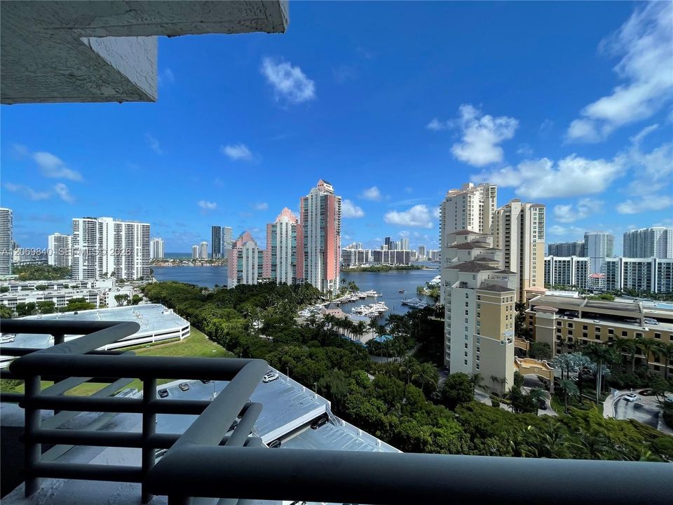 For Rent: $2,950 (2 beds, 2 baths, 1302 Square Feet)