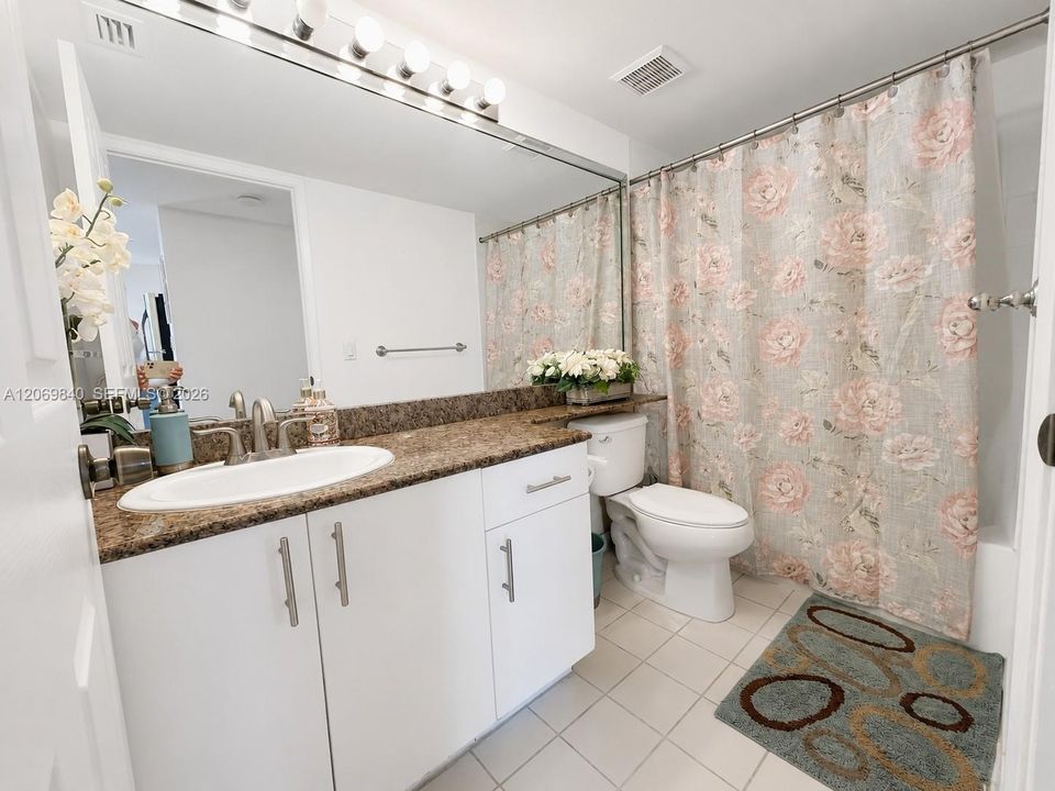 For Rent: $2,950 (2 beds, 2 baths, 1302 Square Feet)