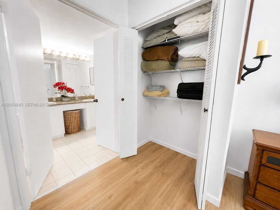 For Rent: $2,950 (2 beds, 2 baths, 1302 Square Feet)