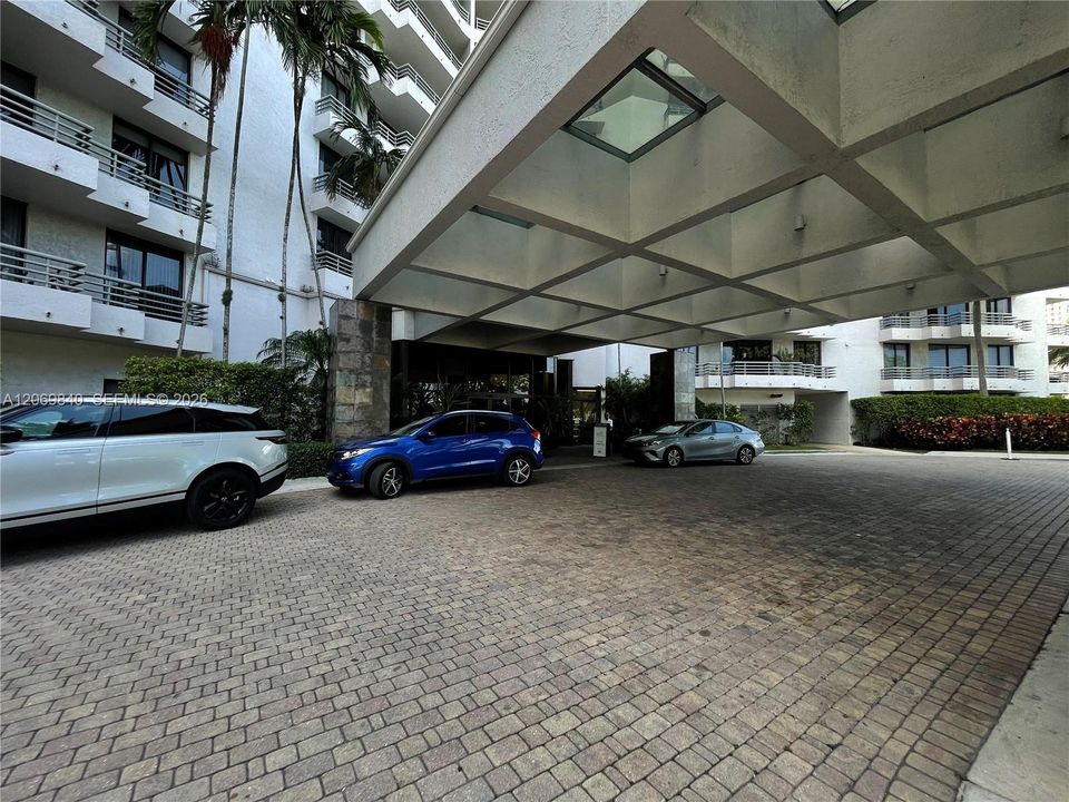 For Rent: $2,950 (2 beds, 2 baths, 1302 Square Feet)