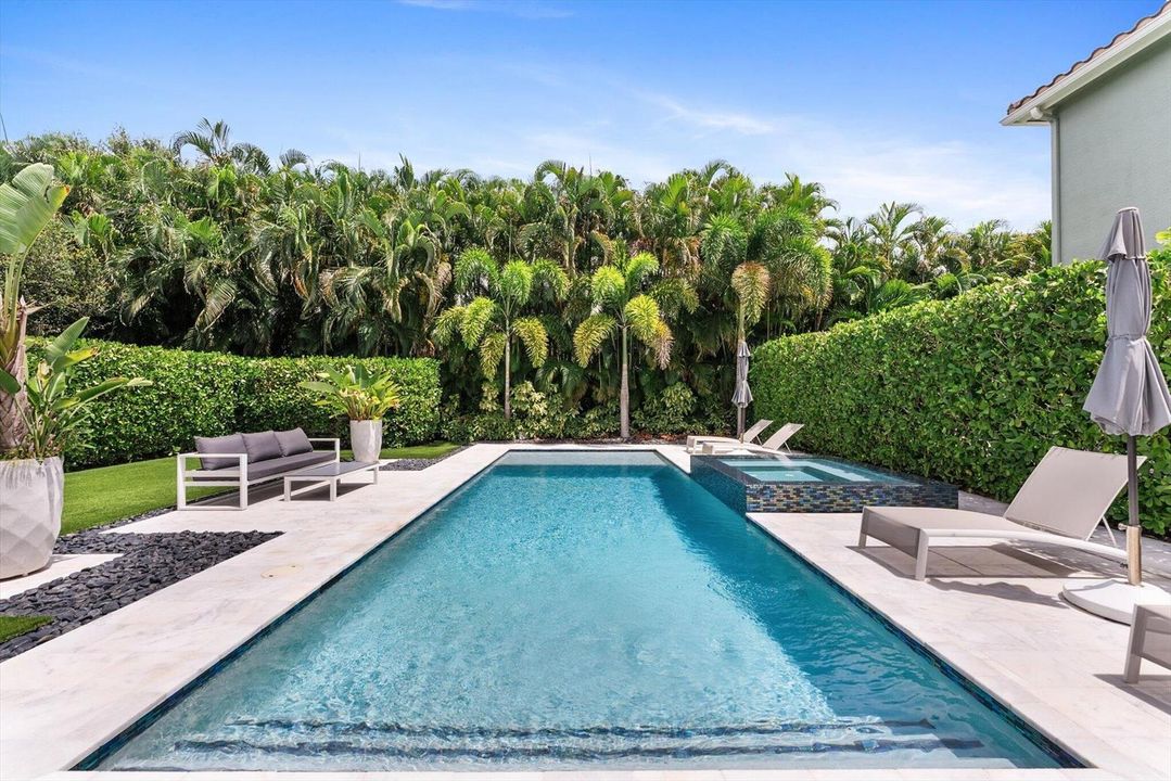 POOL & SPA