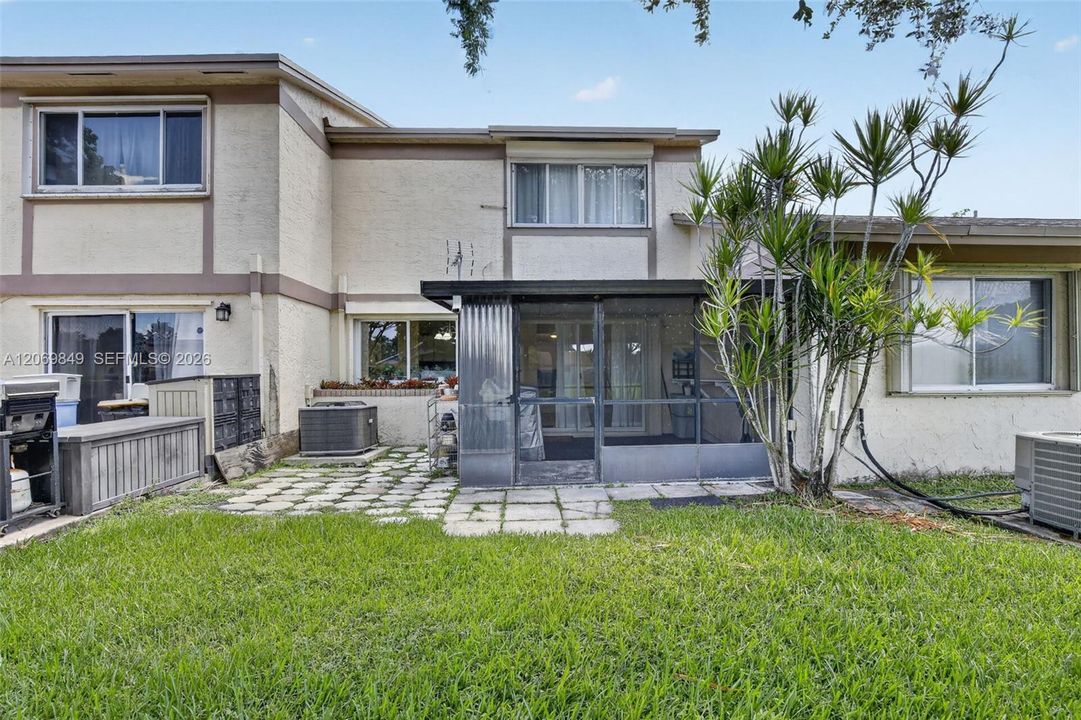 For Sale: $359,900 (3 beds, 2 baths, 1353 Square Feet)