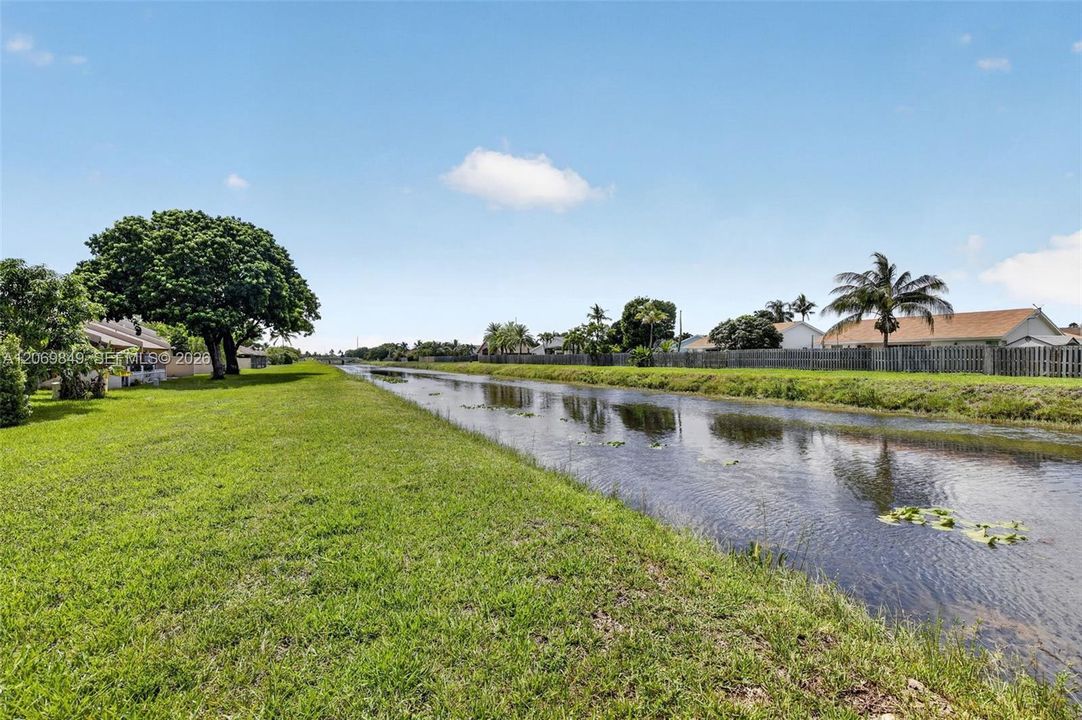 For Sale: $359,900 (3 beds, 2 baths, 1353 Square Feet)