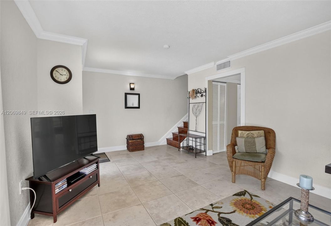 For Sale: $359,900 (3 beds, 2 baths, 1353 Square Feet)