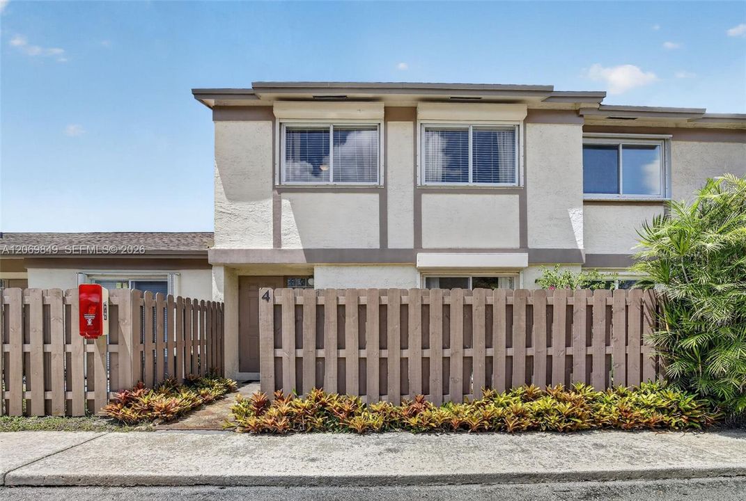 For Sale: $359,900 (3 beds, 2 baths, 1353 Square Feet)