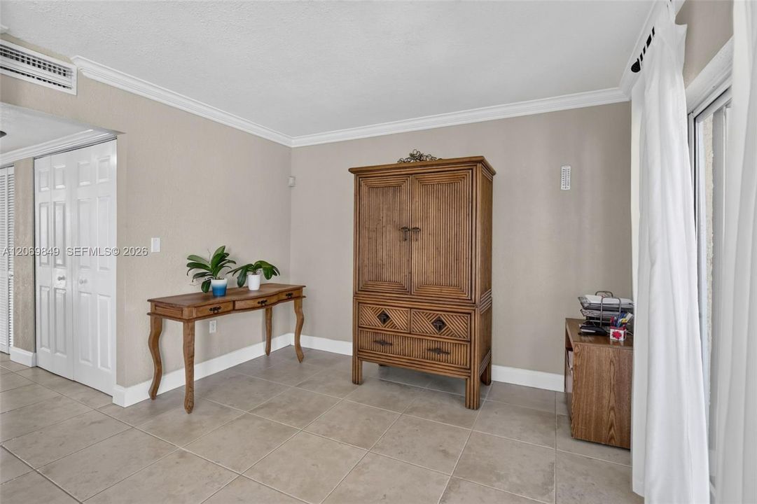 For Sale: $359,900 (3 beds, 2 baths, 1353 Square Feet)