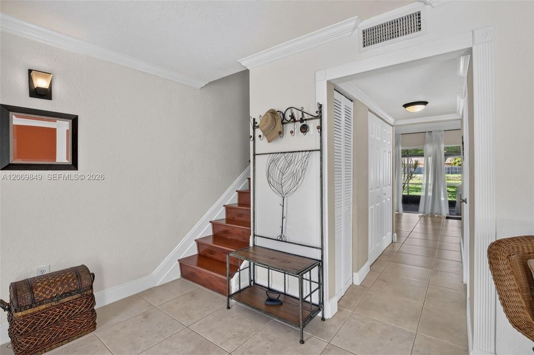 For Sale: $359,900 (3 beds, 2 baths, 1353 Square Feet)