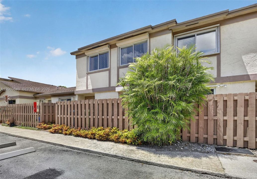 For Sale: $359,900 (3 beds, 2 baths, 1353 Square Feet)