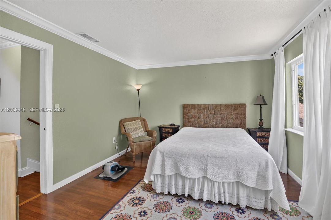 For Sale: $359,900 (3 beds, 2 baths, 1353 Square Feet)