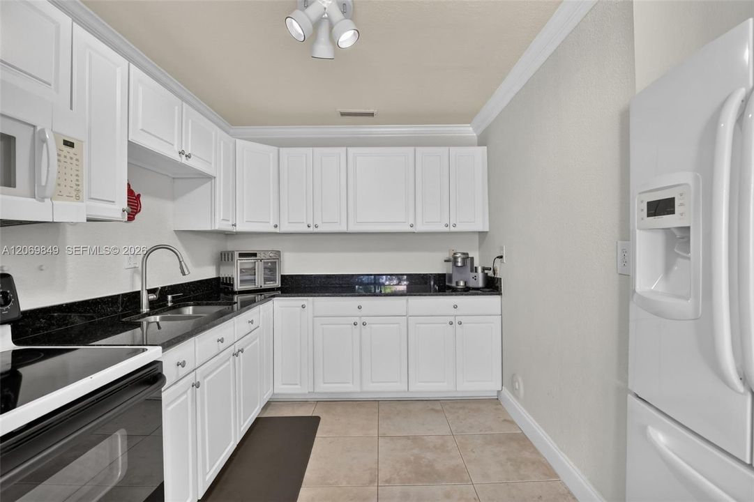 For Sale: $359,900 (3 beds, 2 baths, 1353 Square Feet)