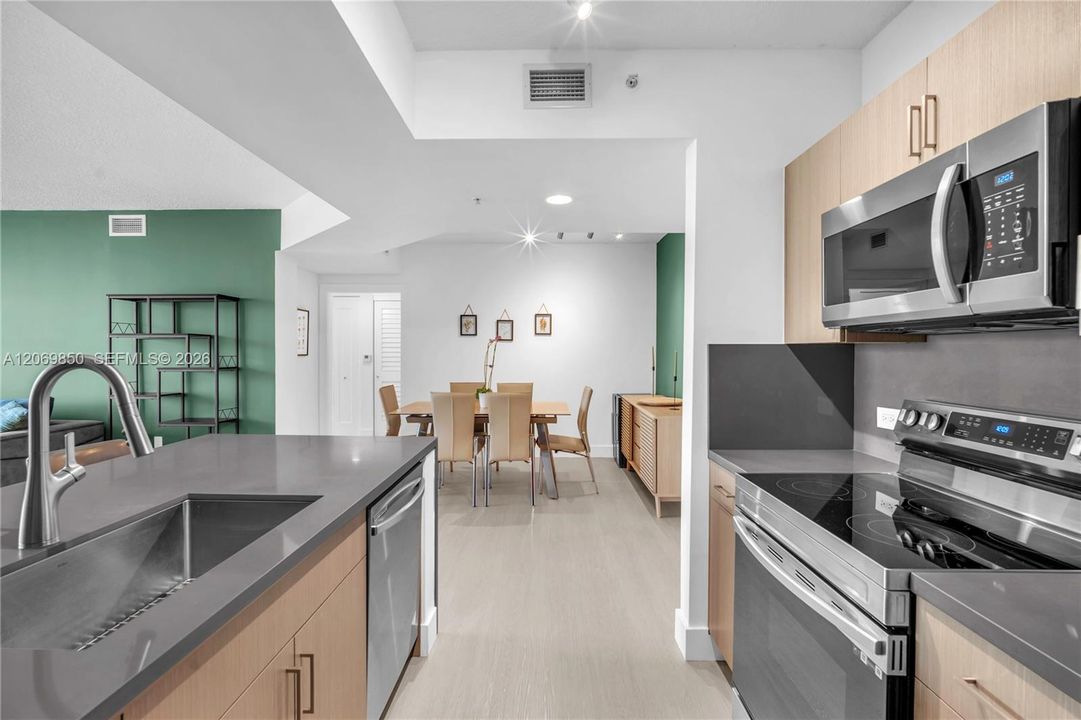 For Rent: $3,400 (2 beds, 2 baths, 1074 Square Feet)