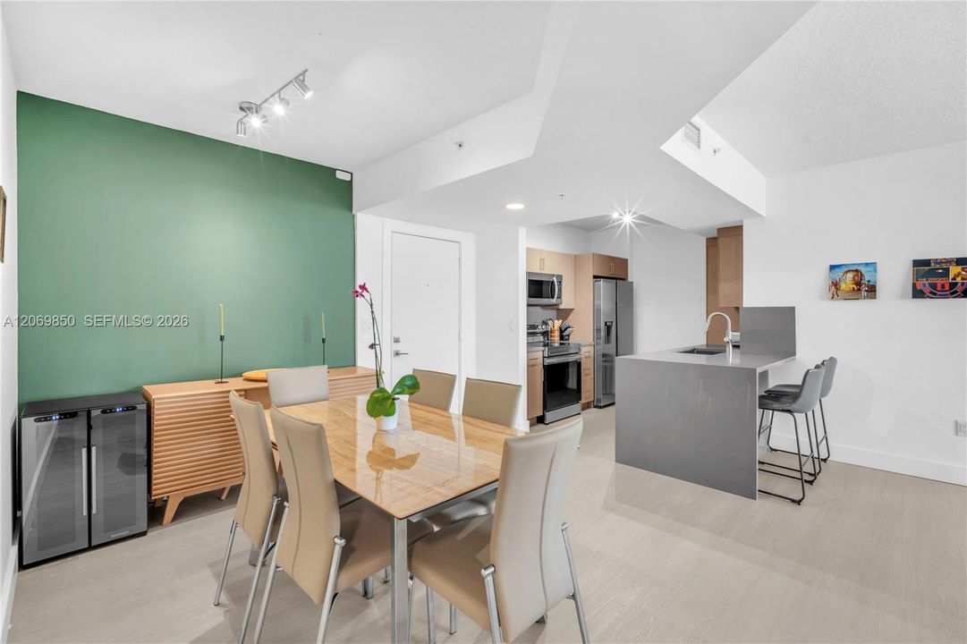 For Rent: $3,400 (2 beds, 2 baths, 1074 Square Feet)