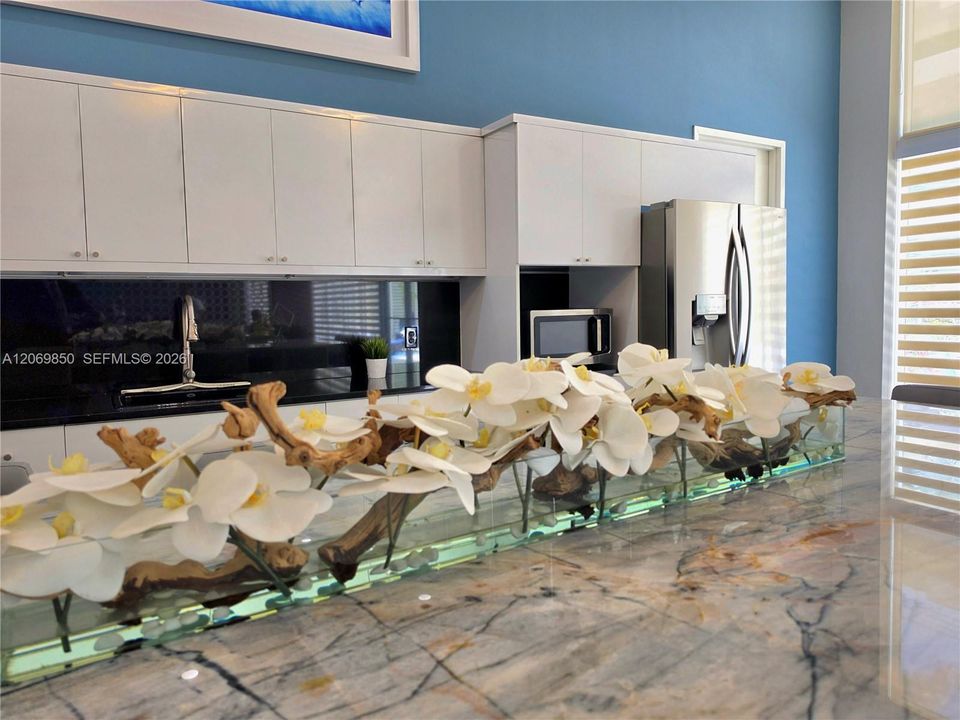 For Rent: $3,400 (2 beds, 2 baths, 1074 Square Feet)