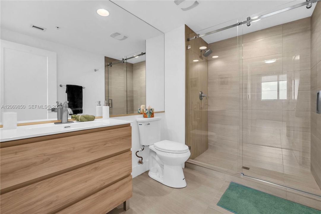 For Rent: $3,400 (2 beds, 2 baths, 1074 Square Feet)