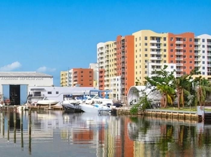 For Rent: $3,400 (2 beds, 2 baths, 1074 Square Feet)