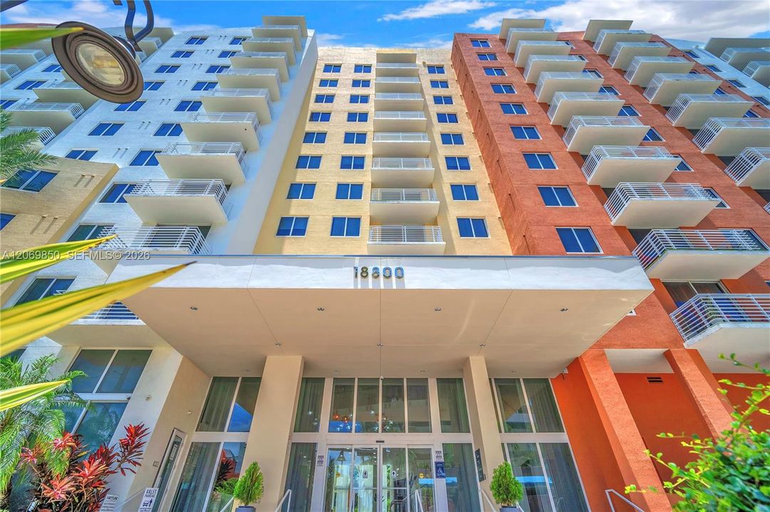 For Rent: $3,400 (2 beds, 2 baths, 1074 Square Feet)