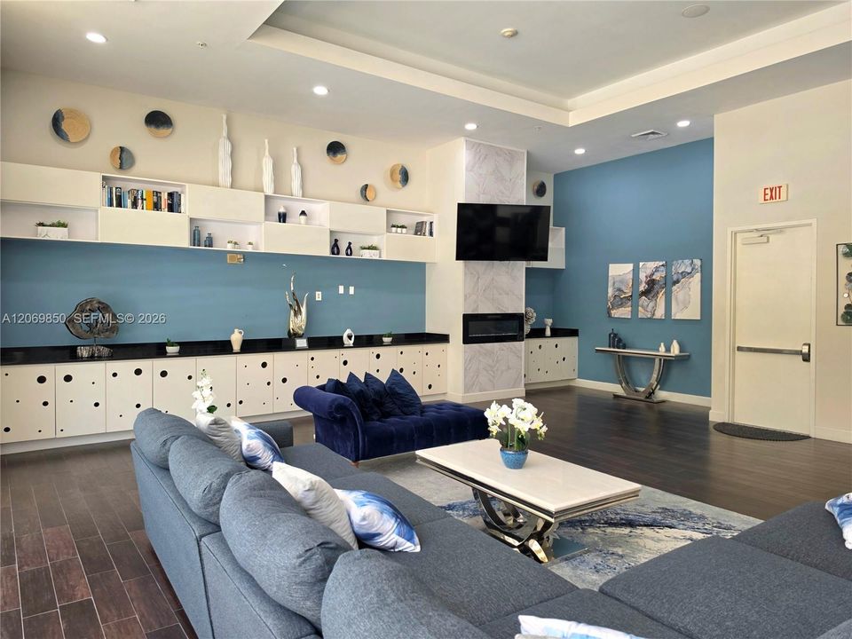 For Rent: $3,400 (2 beds, 2 baths, 1074 Square Feet)