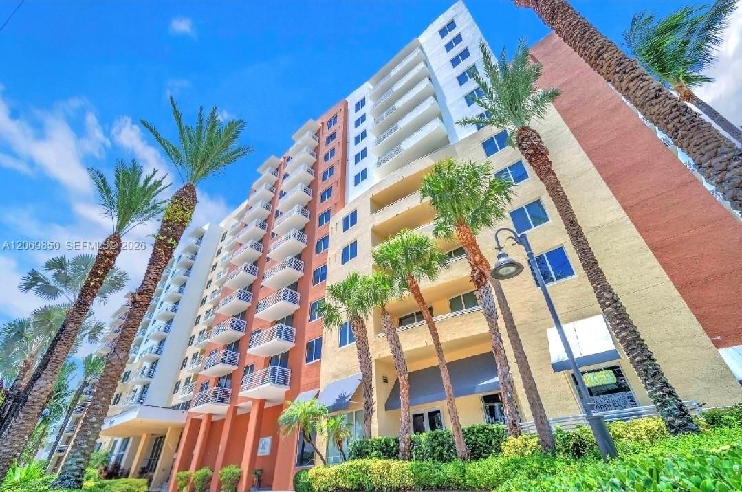For Rent: $3,400 (2 beds, 2 baths, 1074 Square Feet)