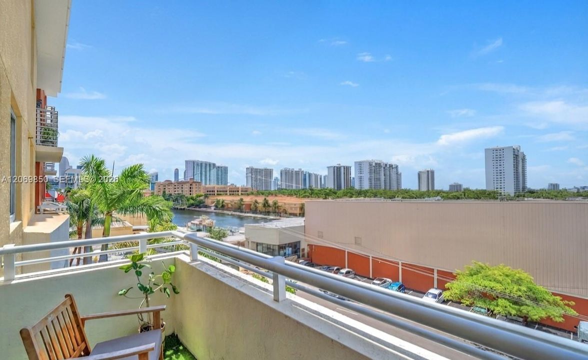 For Rent: $3,400 (2 beds, 2 baths, 1074 Square Feet)