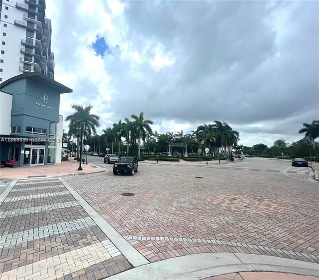For Sale: $430,000 (1 beds, 1 baths, 777 Square Feet)