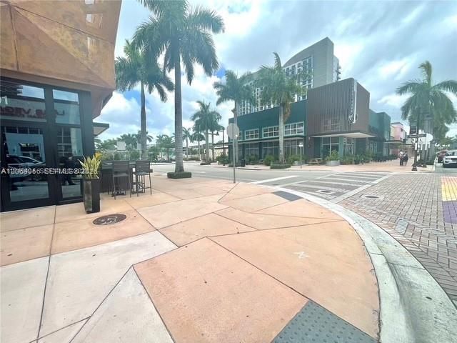 For Sale: $430,000 (1 beds, 1 baths, 777 Square Feet)