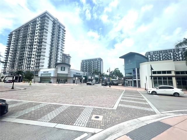 For Sale: $430,000 (1 beds, 1 baths, 777 Square Feet)