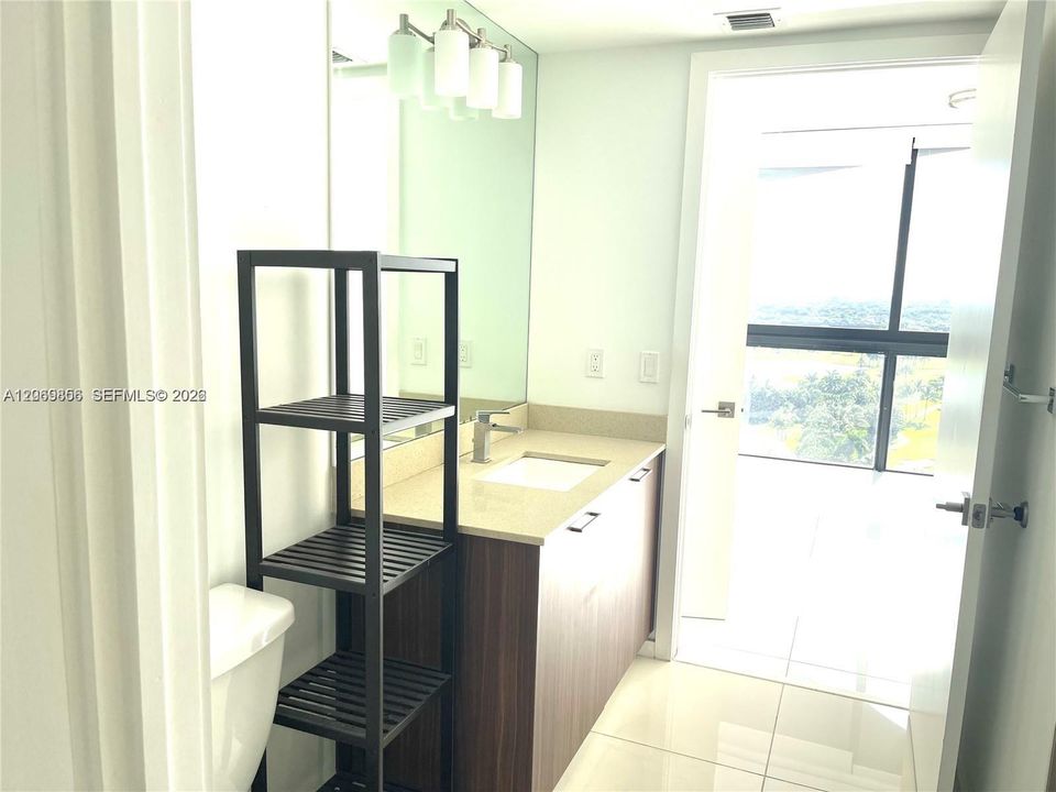 For Sale: $430,000 (1 beds, 1 baths, 777 Square Feet)