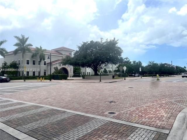 For Sale: $430,000 (1 beds, 1 baths, 777 Square Feet)