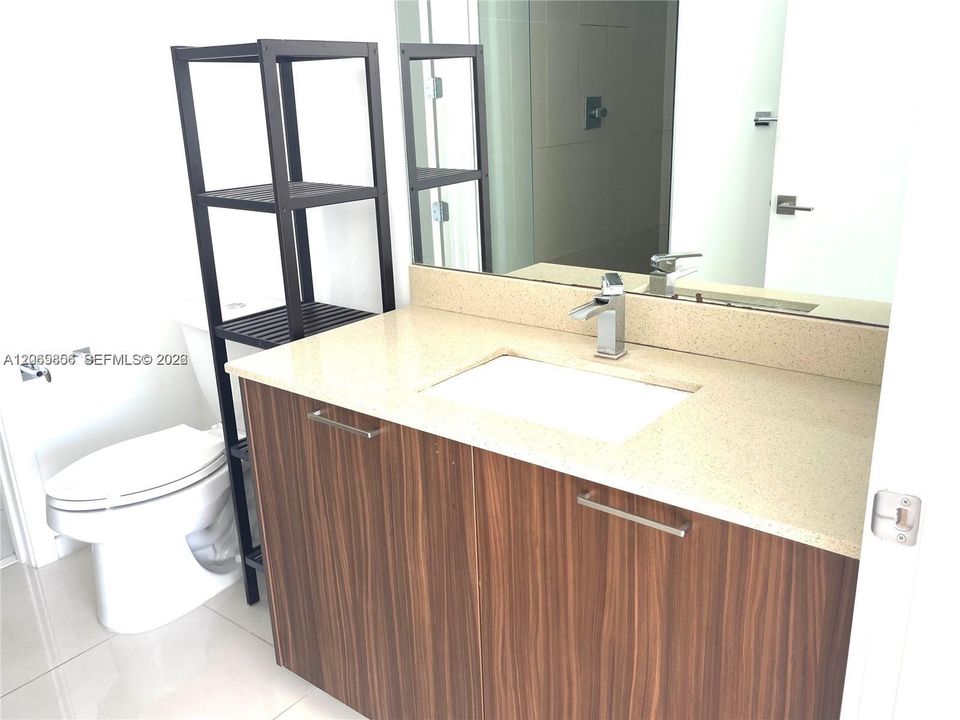 For Sale: $430,000 (1 beds, 1 baths, 777 Square Feet)