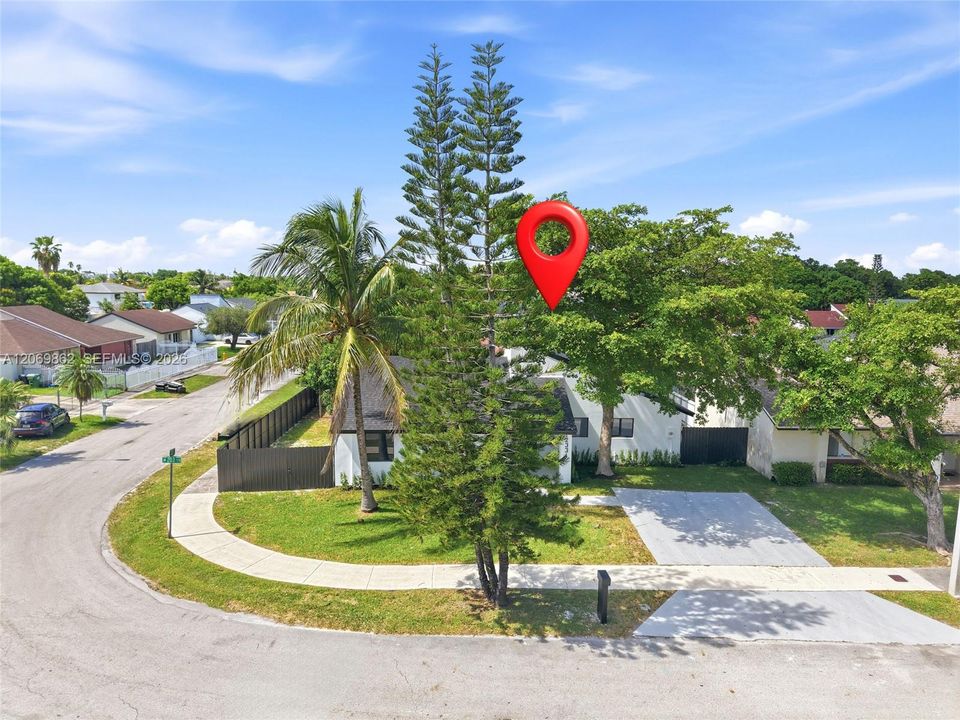 For Sale: $625,000 (3 beds, 2 baths, 1231 Square Feet)