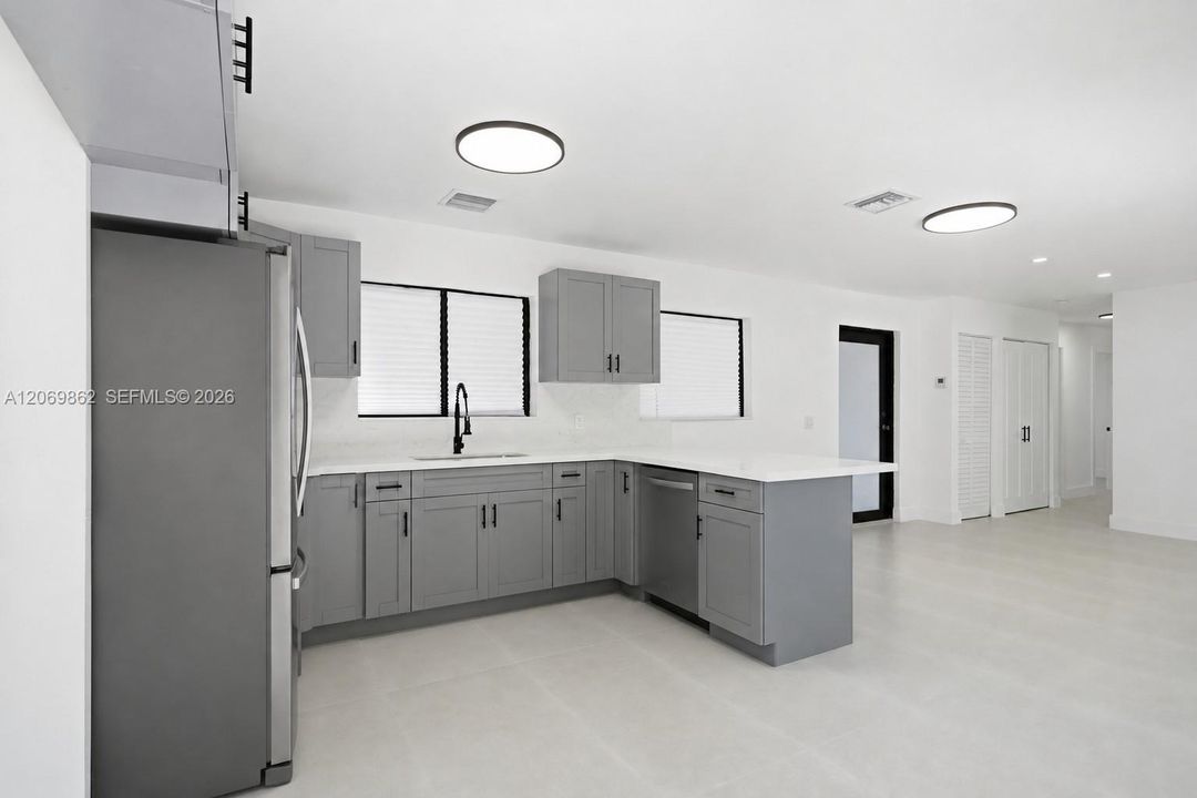 For Sale: $625,000 (3 beds, 2 baths, 1231 Square Feet)