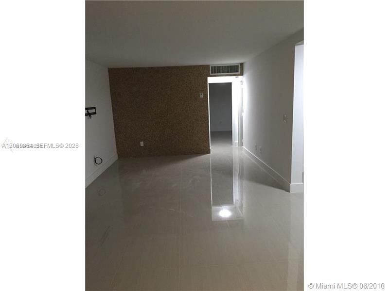 For Rent: $2,100 (1 beds, 1 baths, 780 Square Feet)