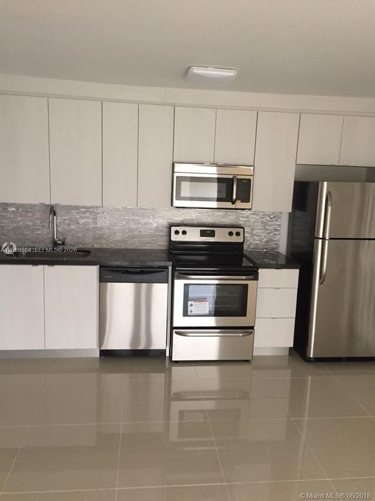 For Rent: $2,100 (1 beds, 1 baths, 780 Square Feet)