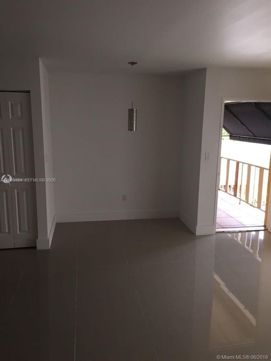 For Rent: $2,100 (1 beds, 1 baths, 780 Square Feet)