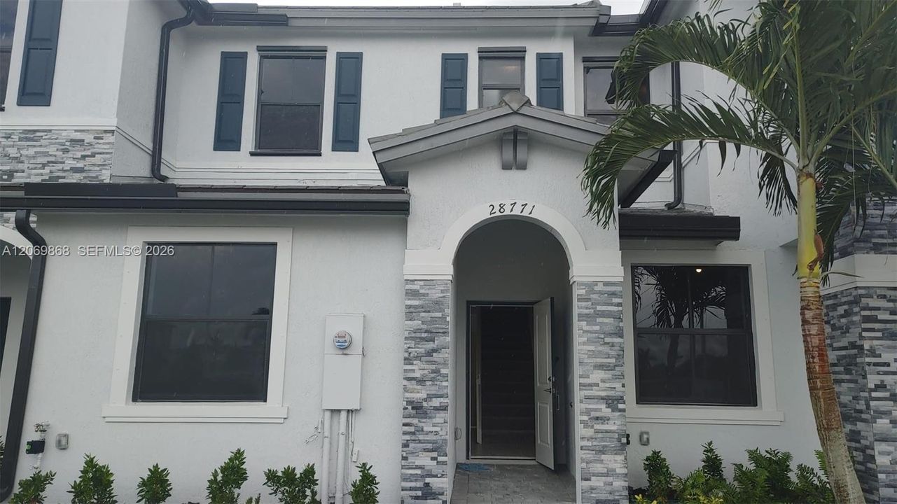 For Rent: $2,450 (3 beds, 2 baths, 1328 Square Feet)