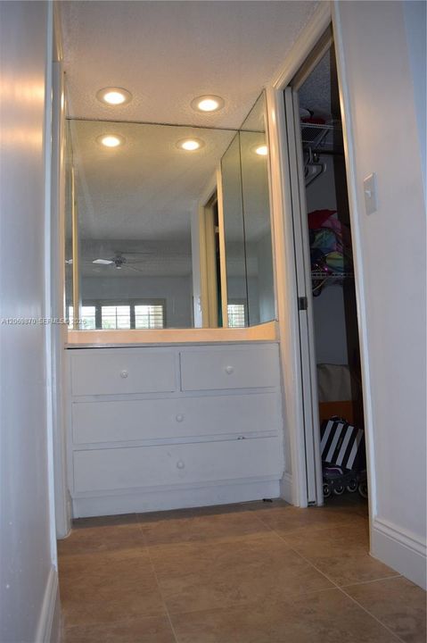 For Sale: $230,000 (2 beds, 2 baths, 1160 Square Feet)