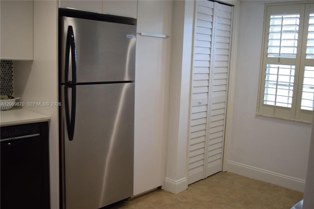 For Sale: $230,000 (2 beds, 2 baths, 1160 Square Feet)
