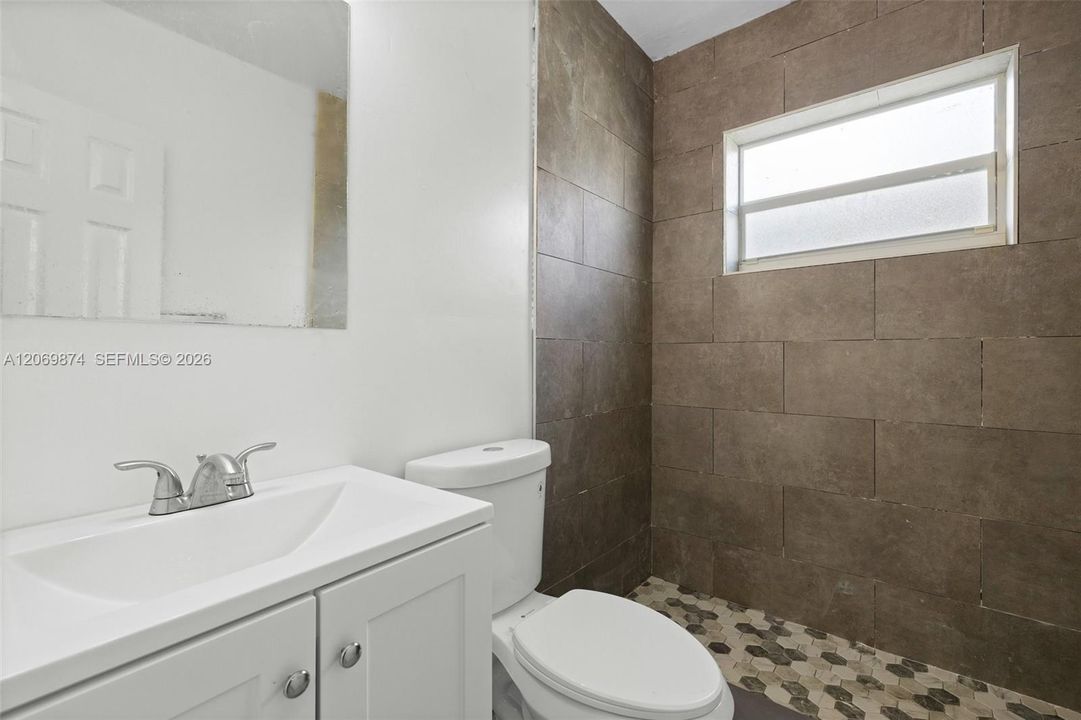 For Rent: $1,400 (0 beds, 1 baths, 550 Square Feet)