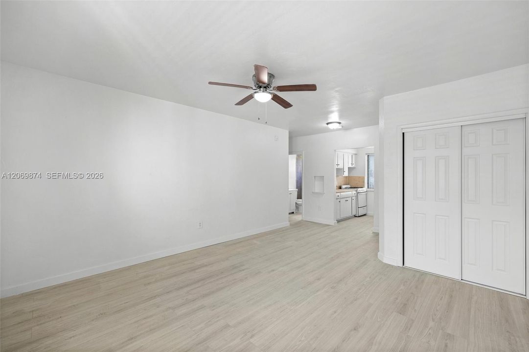For Rent: $1,400 (0 beds, 1 baths, 550 Square Feet)