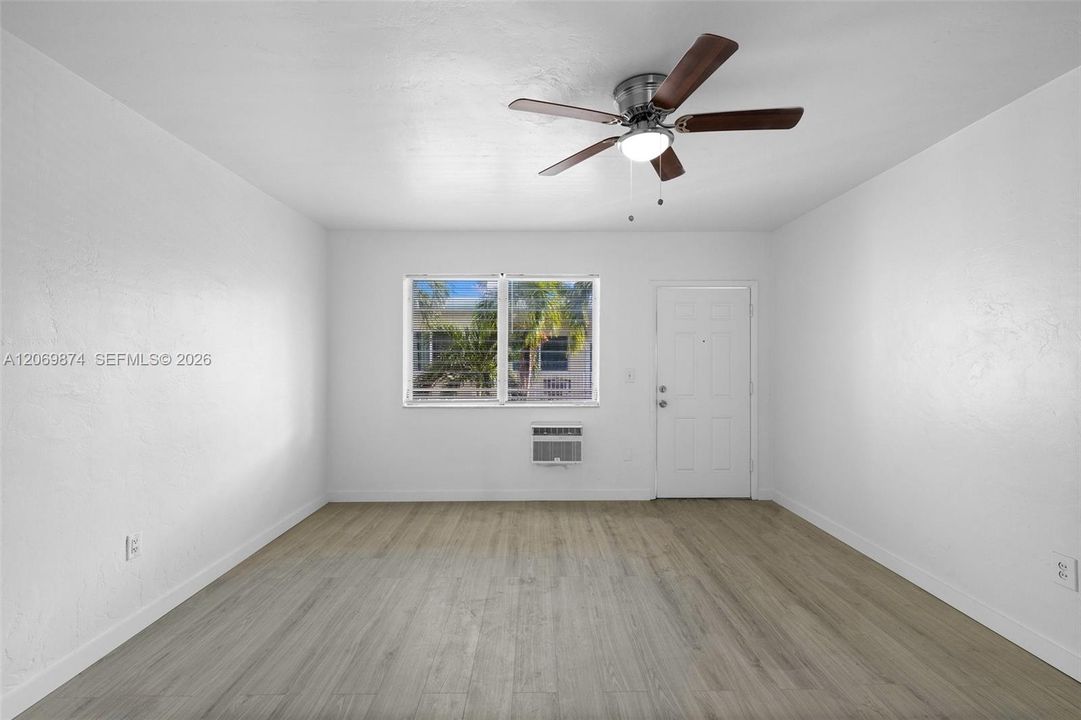 For Rent: $1,400 (0 beds, 1 baths, 550 Square Feet)