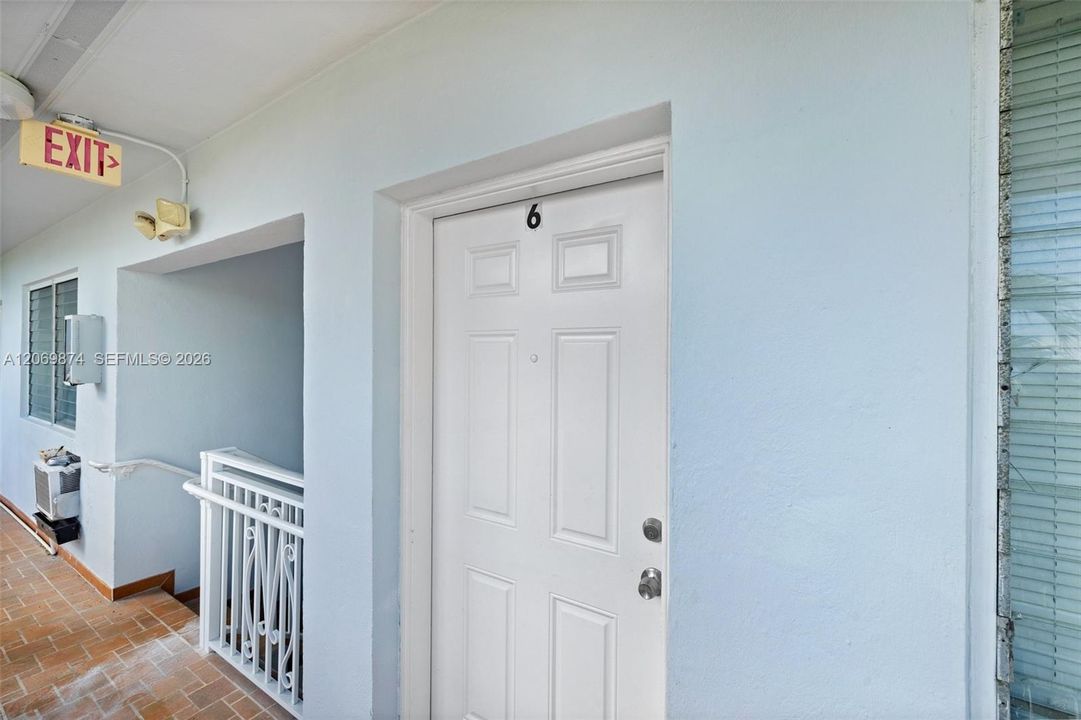 For Rent: $1,400 (0 beds, 1 baths, 550 Square Feet)