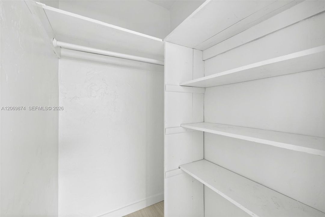 For Rent: $1,400 (0 beds, 1 baths, 550 Square Feet)