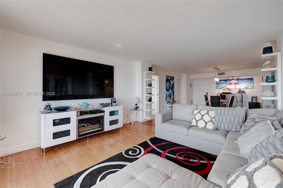 En Venta: $449,000 (2 camas, 2 baños, 1254 Pies cuadrados)