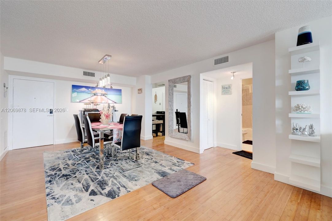 En Venta: $449,000 (2 camas, 2 baños, 1254 Pies cuadrados)