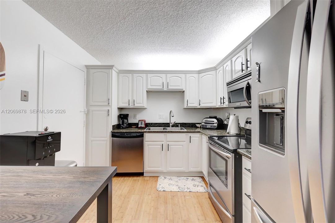 En Venta: $449,000 (2 camas, 2 baños, 1254 Pies cuadrados)